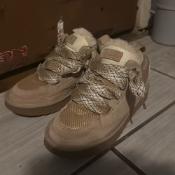 Ugg Lowmel Size 11 Women’s 