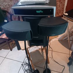BOSE. ACOUSTTIMASS MODULE. MODEL 3-2-1 II. MEDIA CENTER. CD/DVD PLAYER  WITH ALL CABLES...WITH BRAND NEW REMOTE CONTROL. SOUND PRETTY GOOD...SUENA EN 
