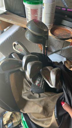 12 Golf Clubs And Bag $5