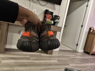 Authentic Yeezy 350 6.5 Men (great condition)