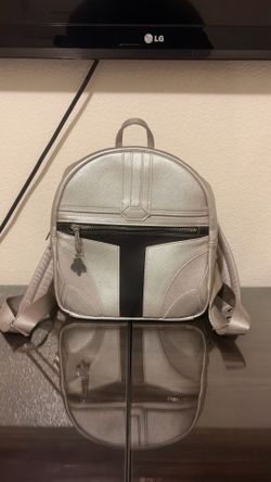 Mandalorian Helmet Loungefly/Bag