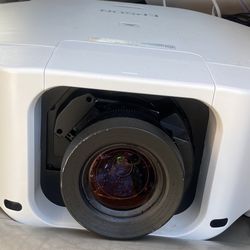 Epson Pro G7500U 4K Projector, 6500 Lumens Tested Working 