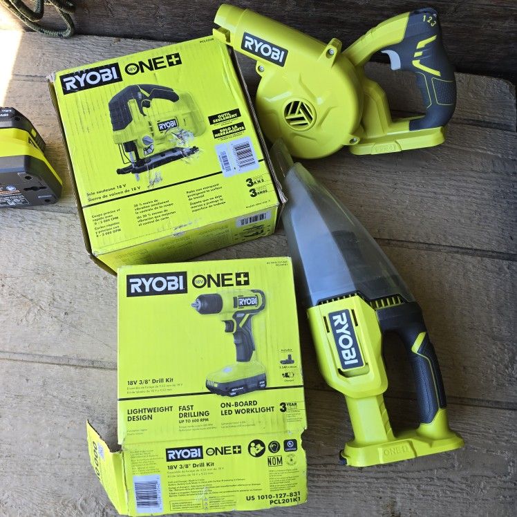 Ryobi 18V Cordless four tool set(blower,drill battery charger,vacuum, jigsaw)