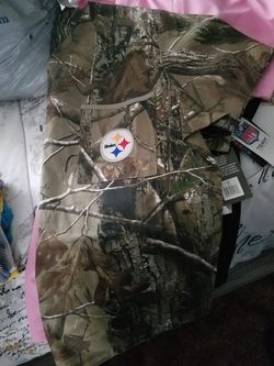 3 Medium size Steelers scrub tops brand new NEVER WORN