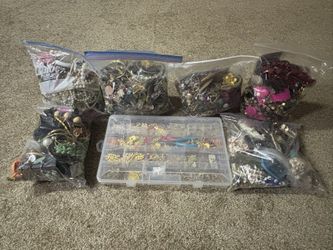Costume Jewelry Vintage to Modern 2000 Pc Lot