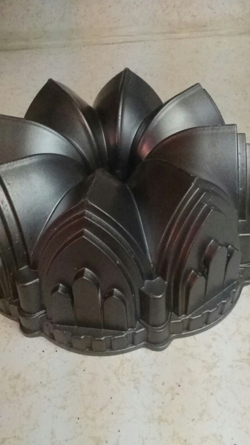 Declarative non stick bundt pan