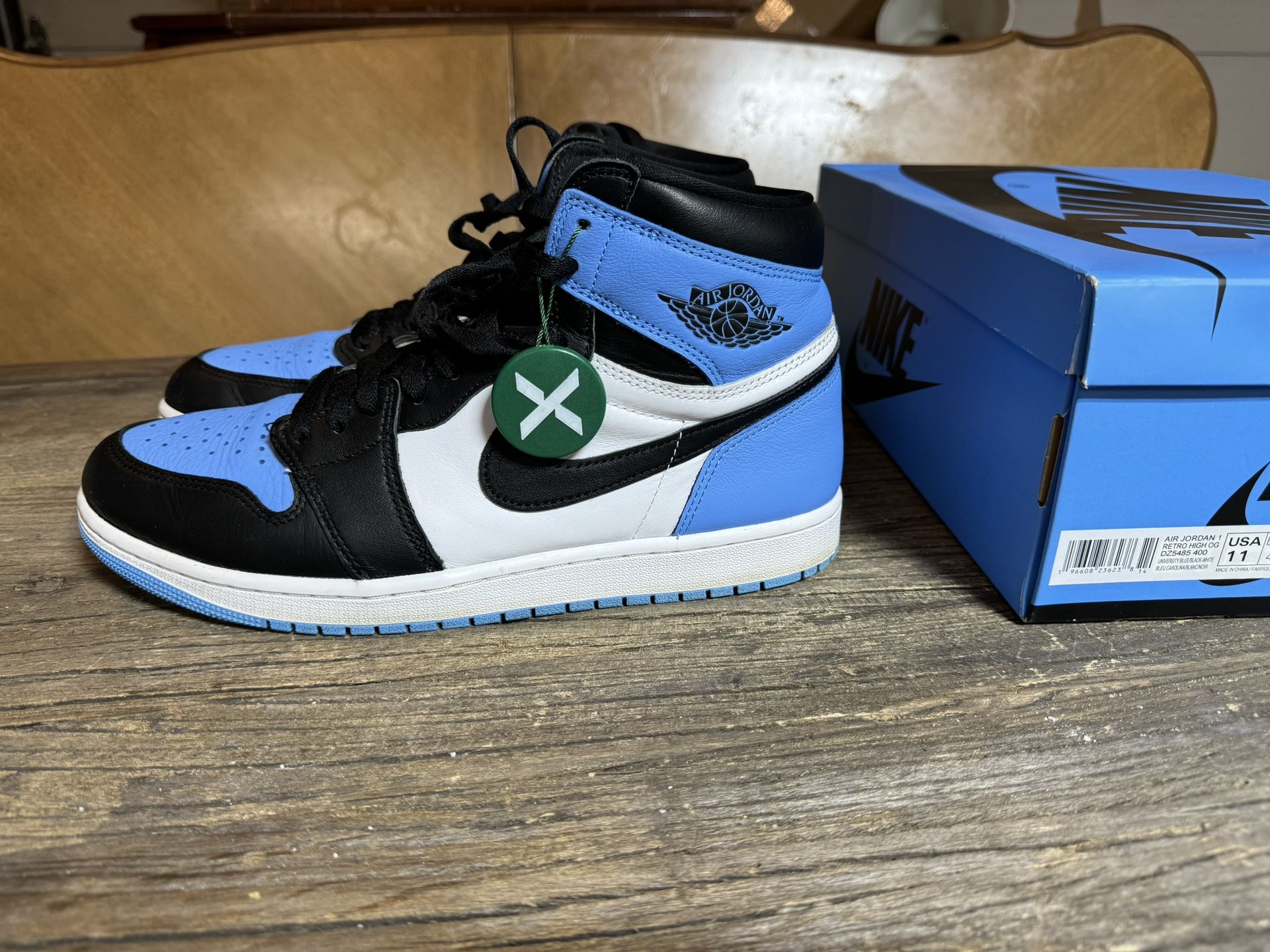 Air Jordan 1 Retro OG High “UNC Toe” size 11 men