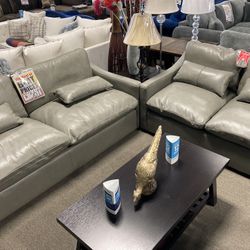 Beautiful Leather Sofa &Loveseat ✨💛 Easy Financing Available ✨✅