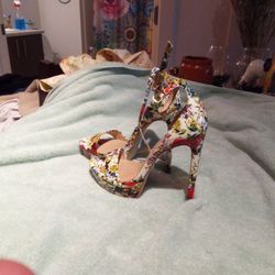 Steve Madden,Flower Size 7