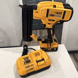 Dewalt 20v Brad Nailer kit