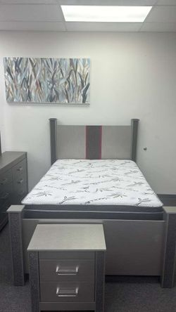 Stunning 6 pc bedroom set in sleek silver finish w/disco lights, bluetooth speakers & more