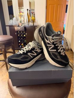 Little girls sneakers, size 4