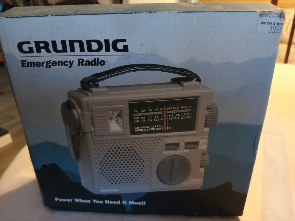 BRAND NEW GRUNDIG HURRICANE EMERGENCY RADIO