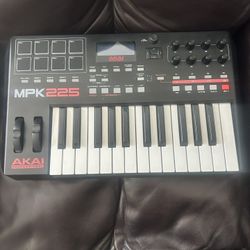 AKAI MPK 225 