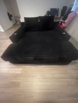 XXL Wide Husky Black Couch