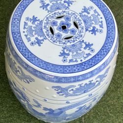 Vintage Chinese Dragon Porcelain Blu...