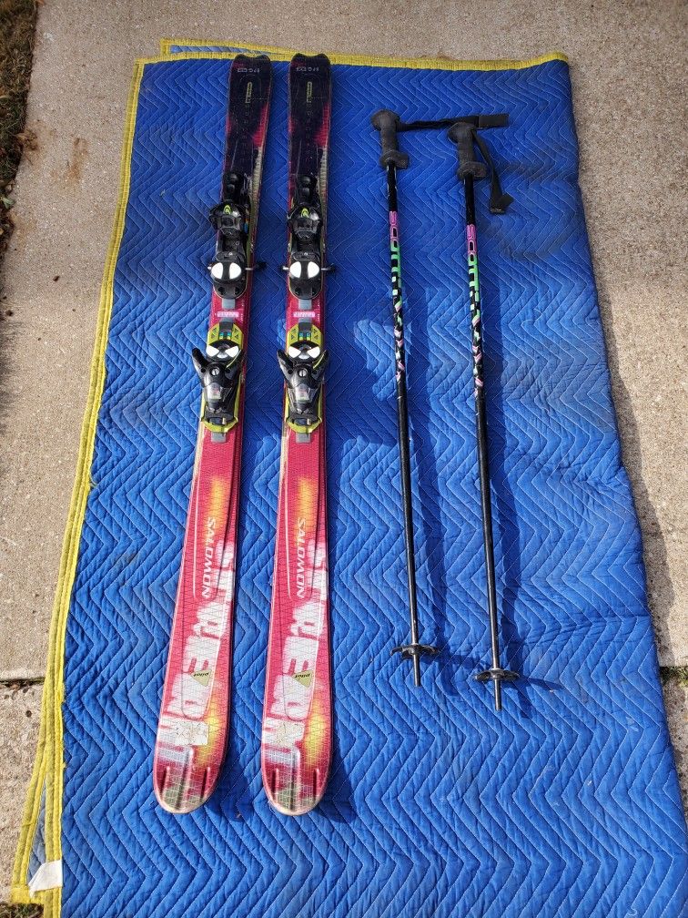Salomon space frame stream 8pw 155cm skis with Salomon bindings asking 175
Pick up is in allen tx