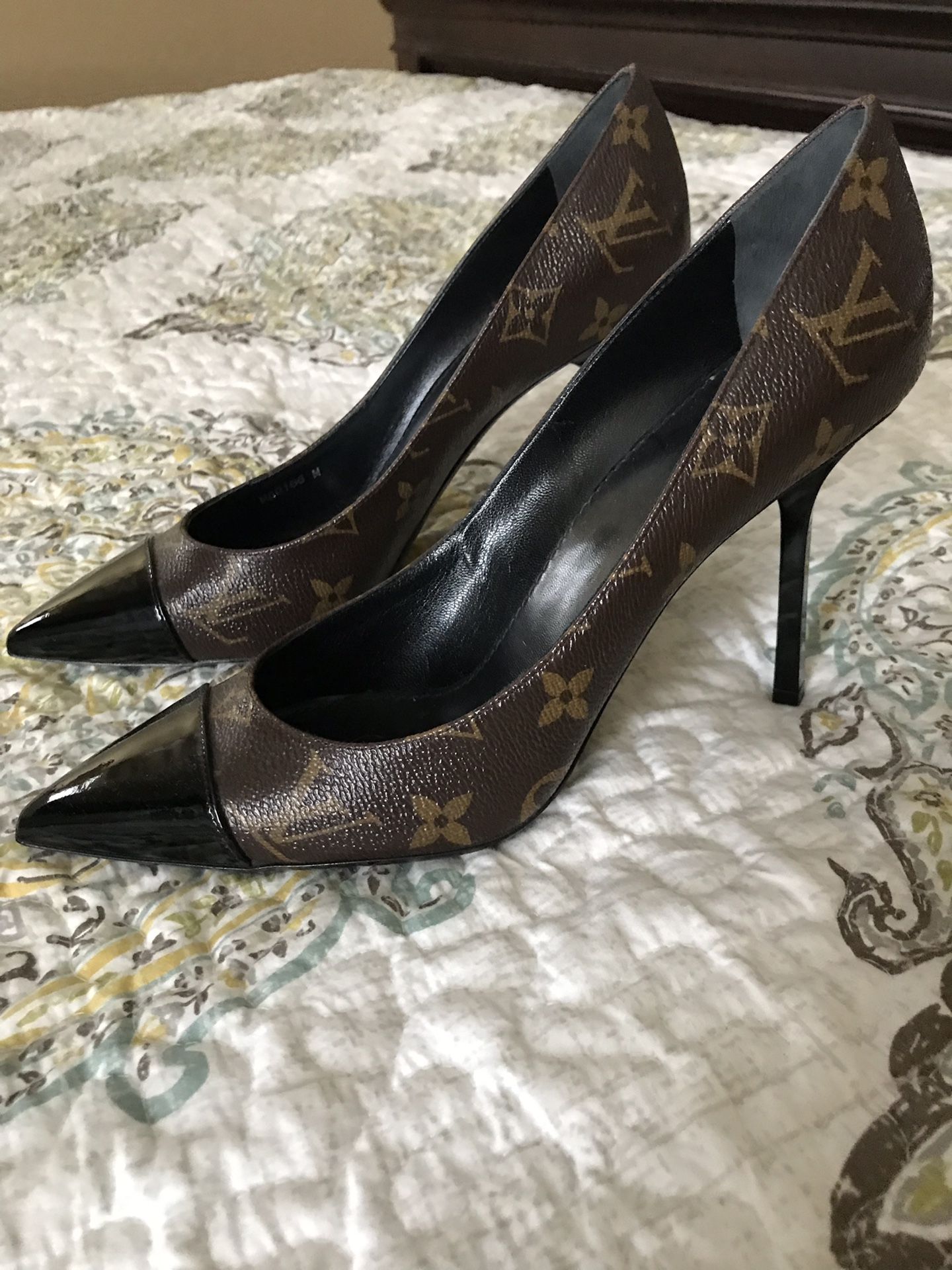 Authentic louis Vuitton Heels for Sale in Troy, MI - OfferUp