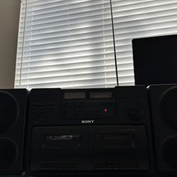 Vintage Radio Pretty Loud Speakers Sony MEGA BASS $40