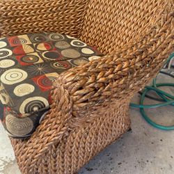 Beautiful Pier One wicker chair, delivery available