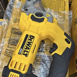 DEWALT 20V MAX Cordless Plastic Tubing Cutter (Tool Only)
