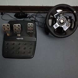 Logitech G920 Racing Wheel + Pedals