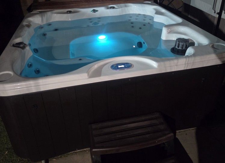Jacuzzi Hot Tub Spa