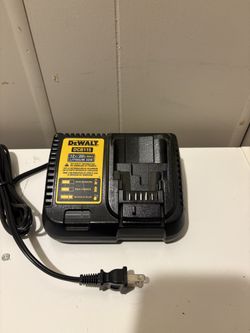 DEWALT12V to 20V Lithium-Ion Battery Charger 