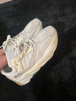 Adidas Yeezy 700