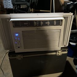Midea Window AC Unit With Remote 