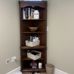 Corner Bookshelf/cabinet