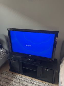 Vizio 45” TV not a smart TV comes with Remote