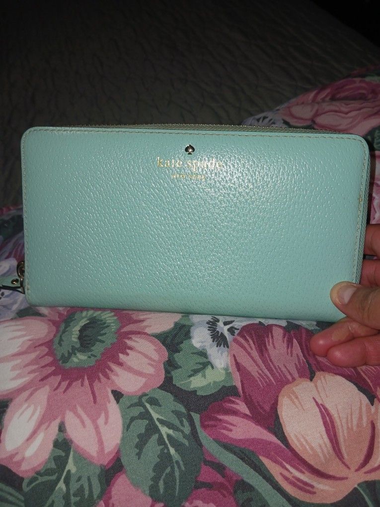 BEAUTIFUL KATE SPADE WALLET ♠️ ❤️ 😍