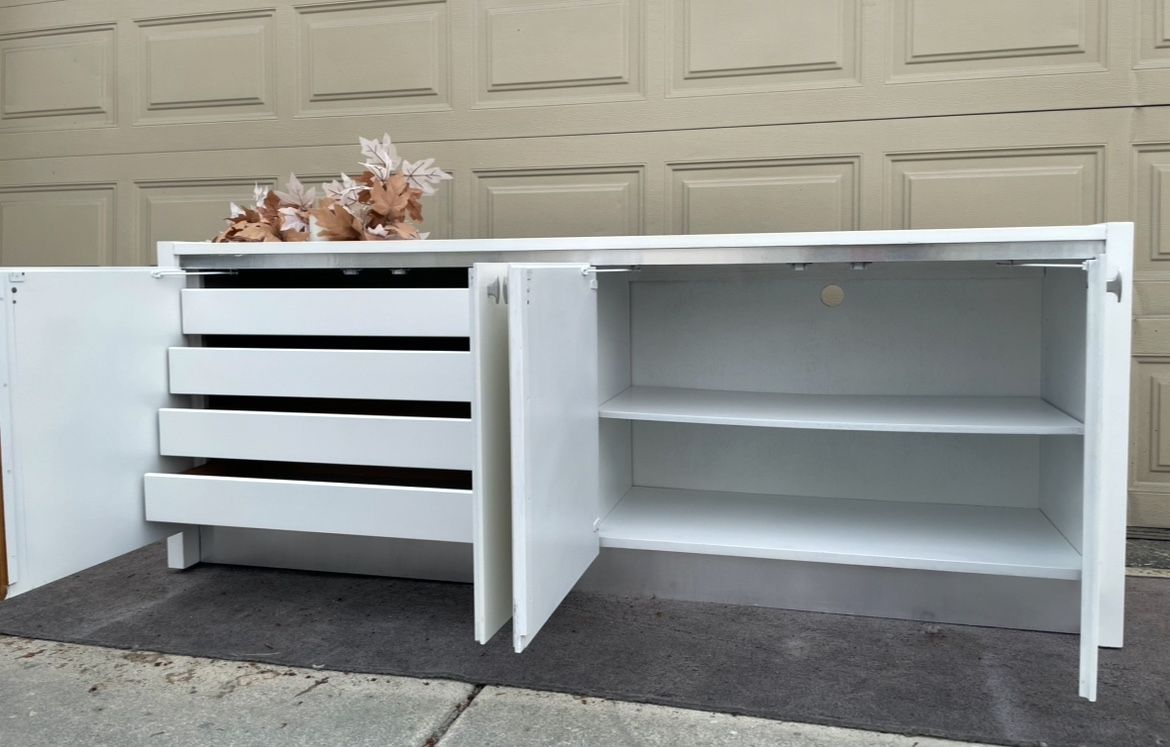 Sale🥂Elegant White King Founders Media Credenza