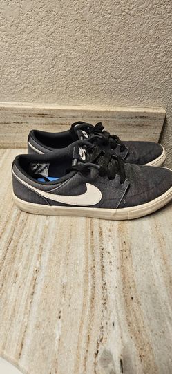 Nike SB Low-Top Skate Sneakers