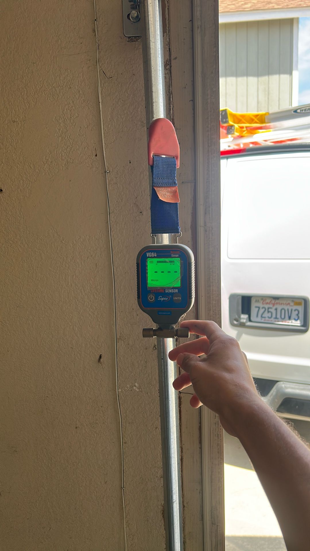 Vacuum gauge