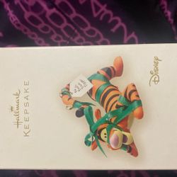 Hallmark Keepsake “A Present For Pooh 