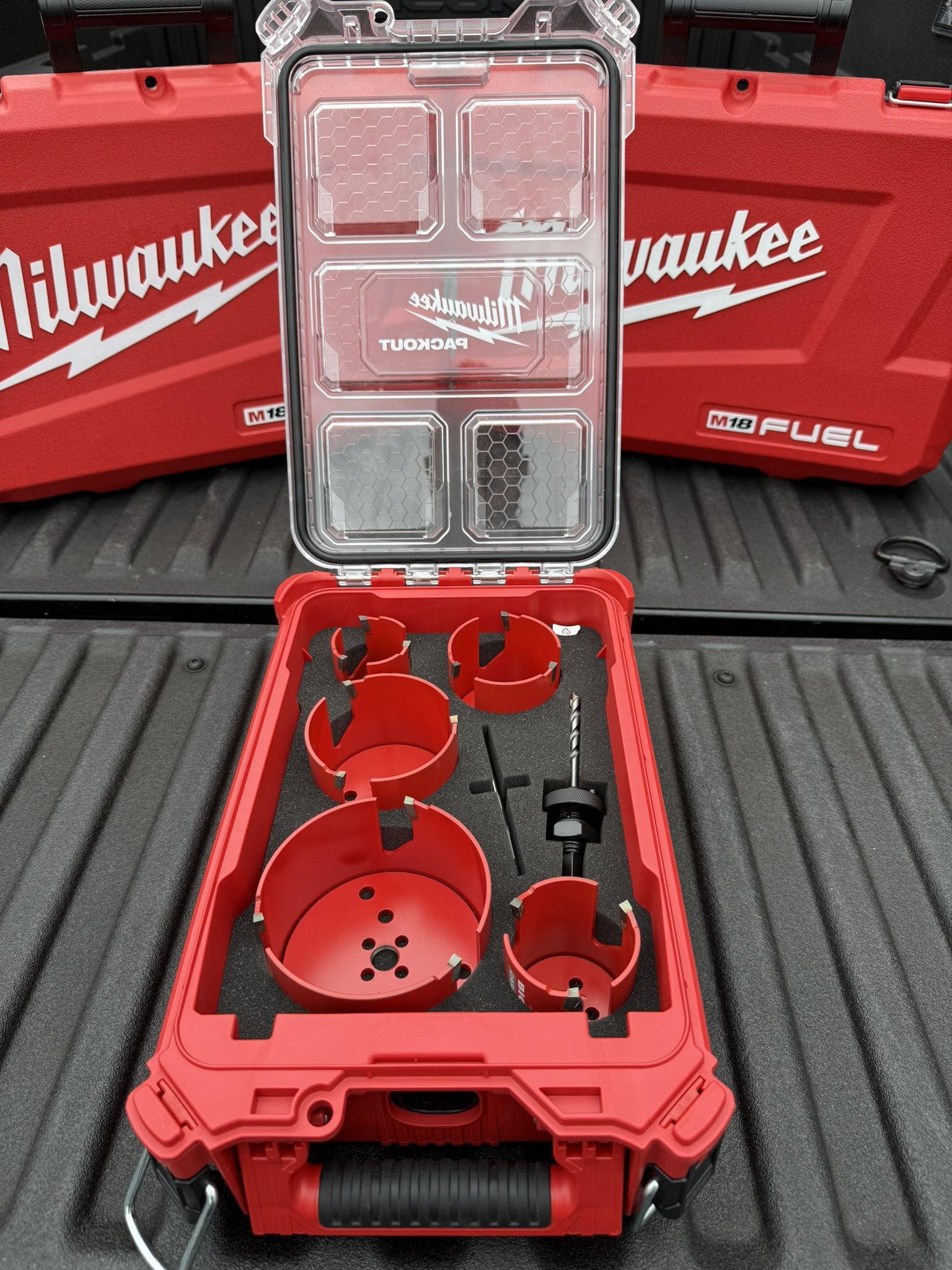 🔴 Milwaukee BIG HAWG Carbide Hole Saw Kit with PACKOUT – $185 (Retail $229)