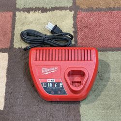 Milwaukee M12 Charger 