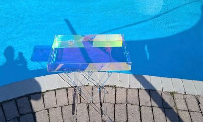 Iridescent folding tray