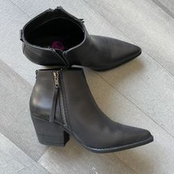 Beautiful Genuine Leather Boots 