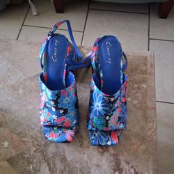 Sandalias de tacon Ancho, talla #6, Nuevas