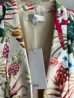 NEW Large Fit Medium Gorgeous Summer Bleizer  SALE $55 🍀