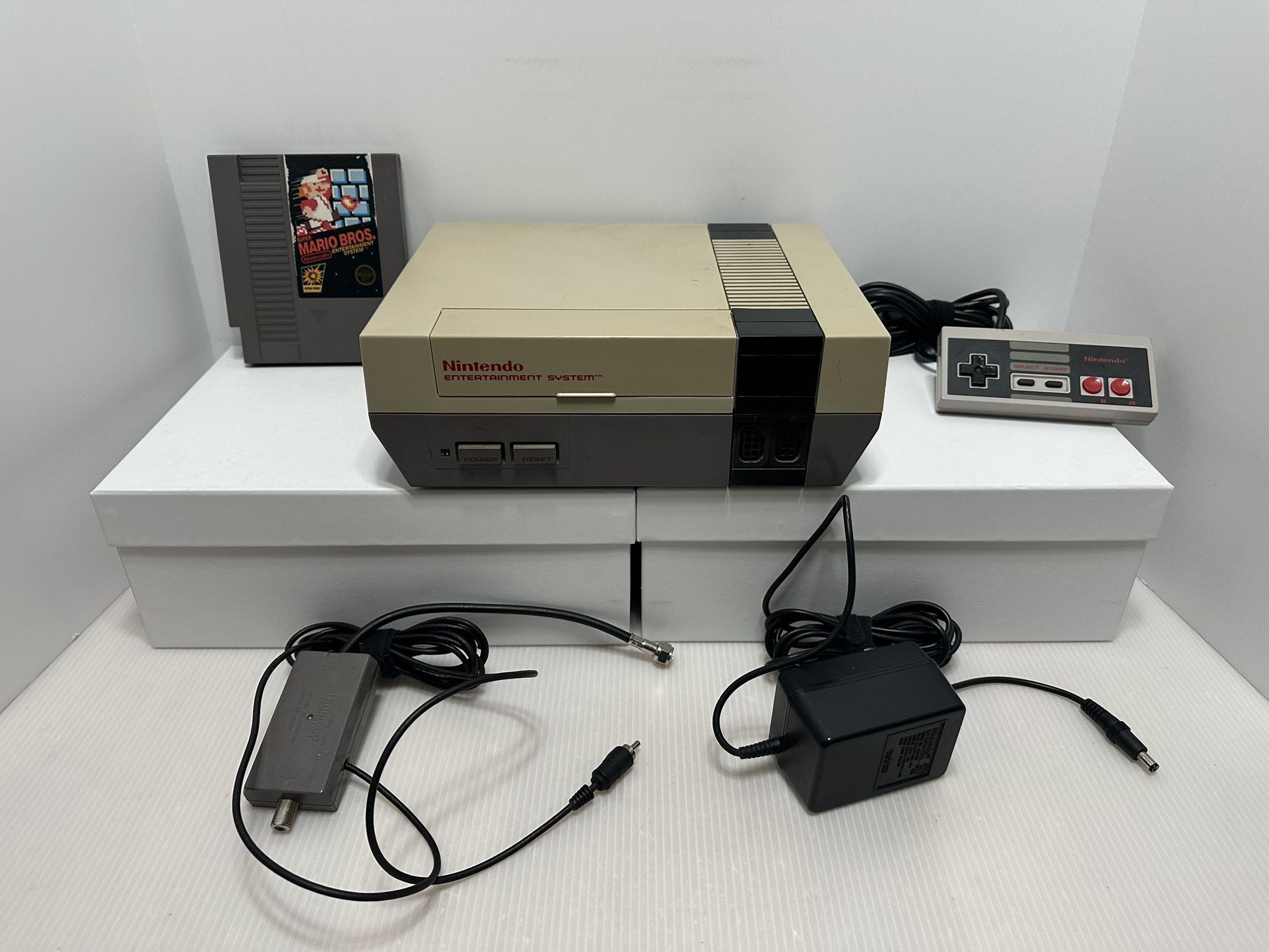 Original Nintendo Entertainment System NES With Super Mario Bros