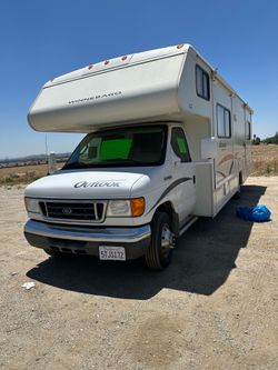FOR SALE:: 2006 Winnebago Outlook 29’ Class C Motorhome Ford F450 26k miles 2Slides, $3k/upgraded suspension, new tires, 3 new batteries, excellent co
