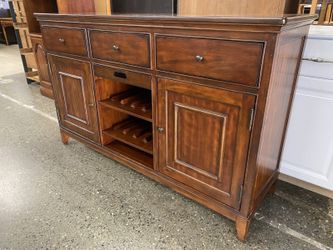 PULASKI Cherry Traditional Buffet w/ Removable Tray