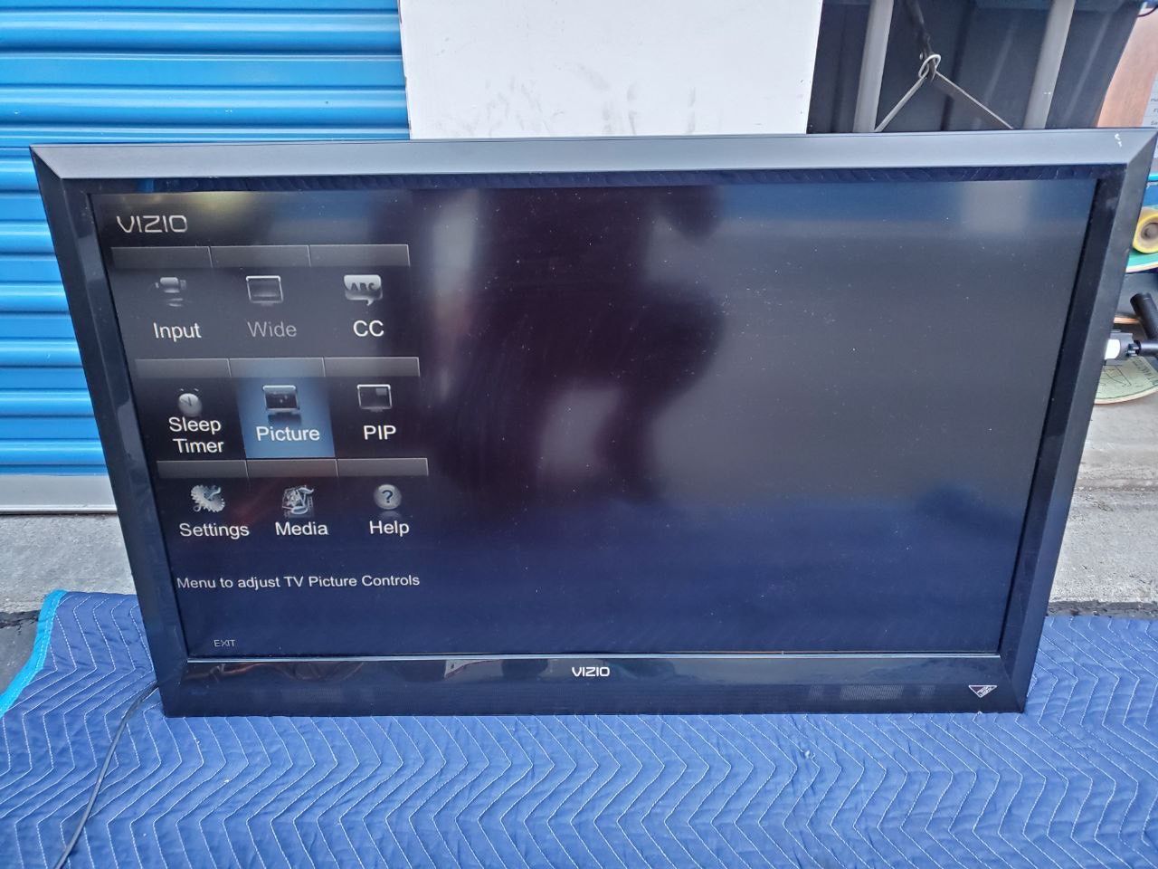 VIZIO E420VL LCD TV (E420VL) 42” for Sale in Los Angeles, CA OfferUp