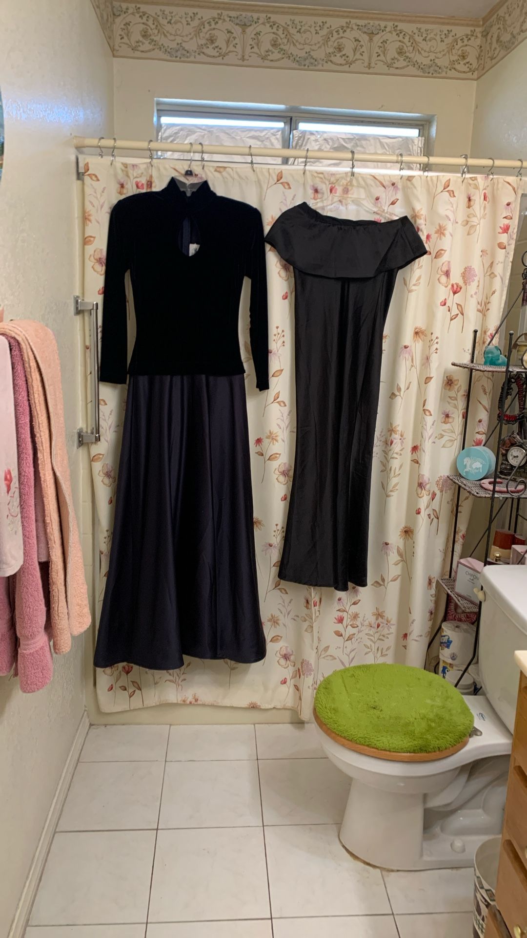 Long dresses.       Chino. Ca