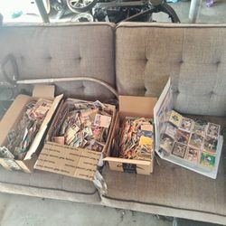 HUGE LOT OF BASEBALL CARDS. OVER 2000 CARDS