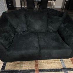 **Free** Darcy 3 seater and loveseat
